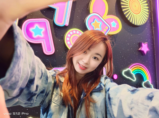 显示器|看样张风格也能识别出机型？或许这就是vivo的目标