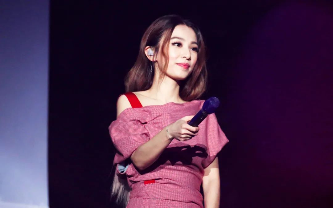 Selina|Selina离婚5年后首次官宣恋情：下一个10年我有他！