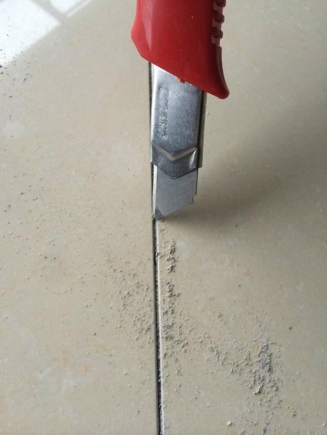 瓷砖美缝40元一平，我嫌价格太贵，亲自动手却全毁了，无奈返工