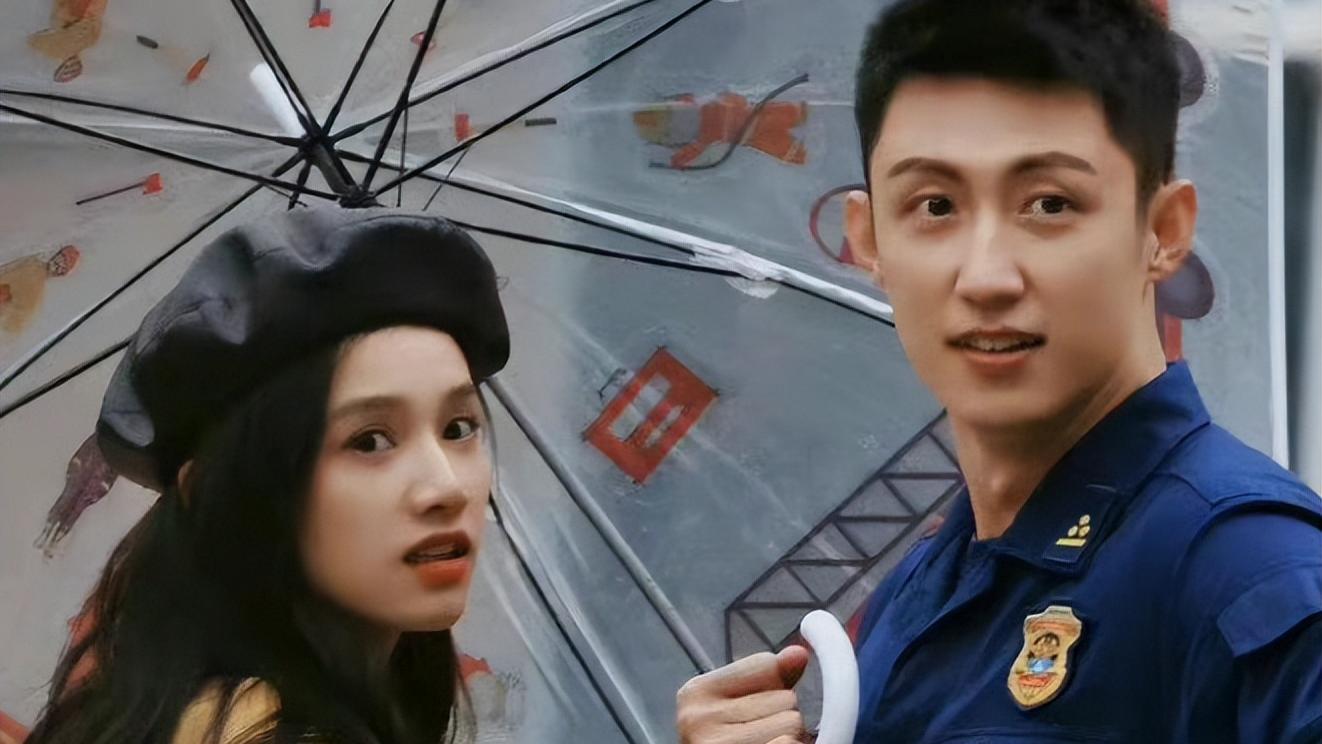 黄景瑜|黄景瑜《他从火光中走来》制服造型好飒！看到张婧仪：港风美人！