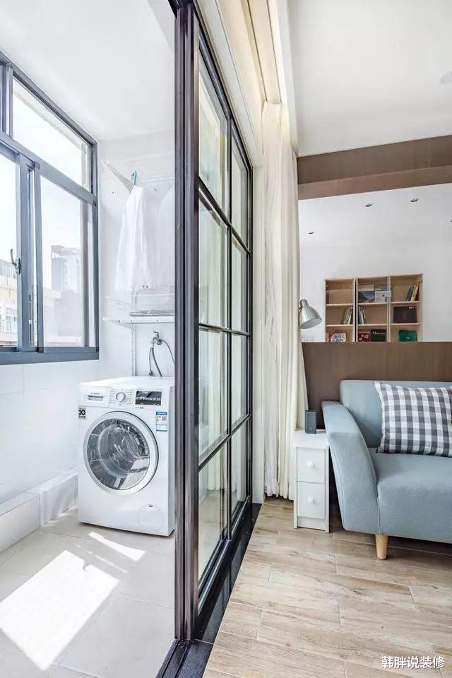 客厅阳台是打通好,还是装推拉门好?看完优缺点,你心里就有数了