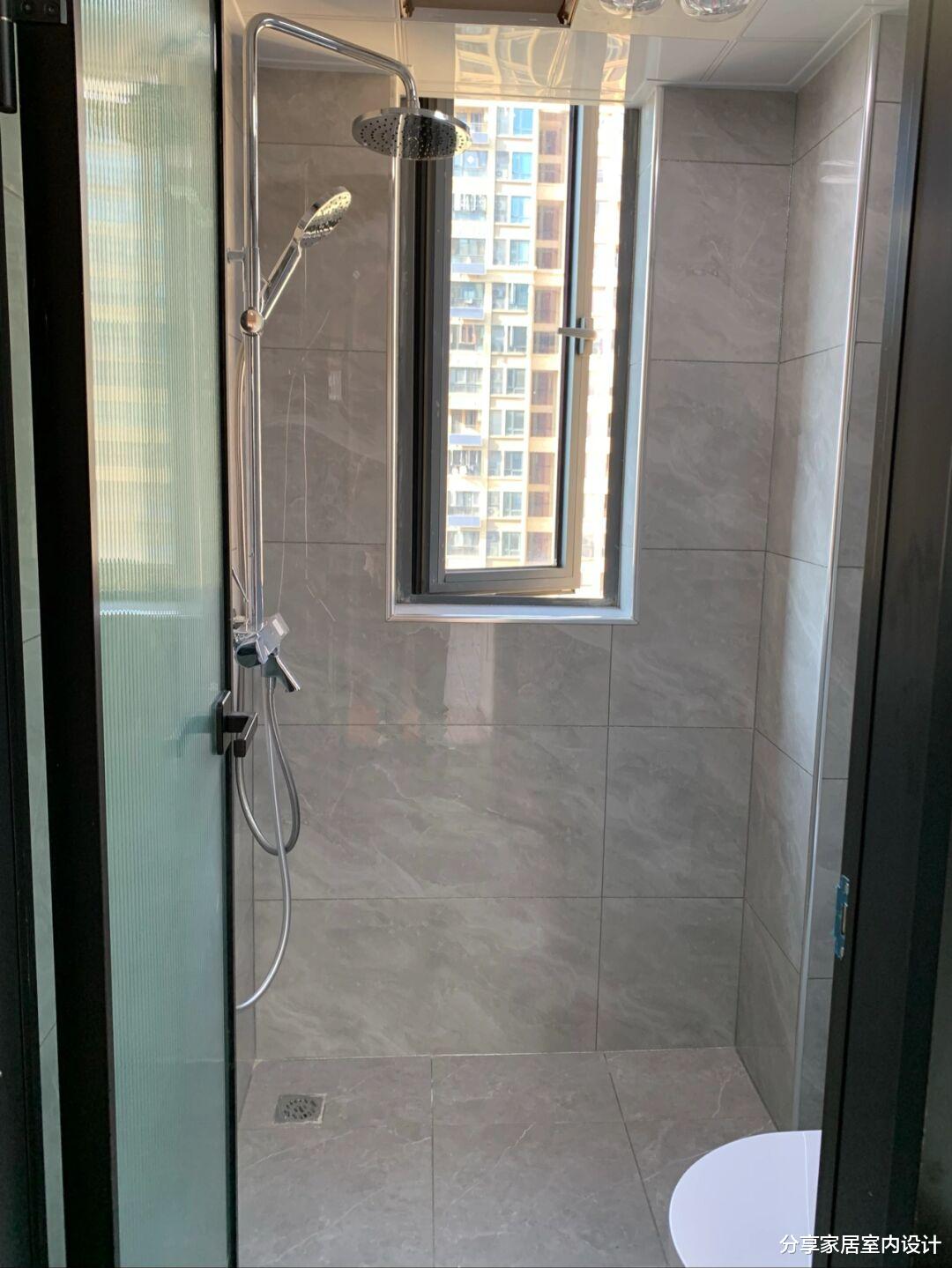 第一次装修新房，全屋坚持选择木地板，电视墙打满柜子非常实用！