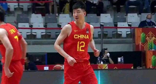中国男篮|4分钟1分未得！中国男篮0-13被打懵姜伟泽20+狂救主顾全稳定军心
