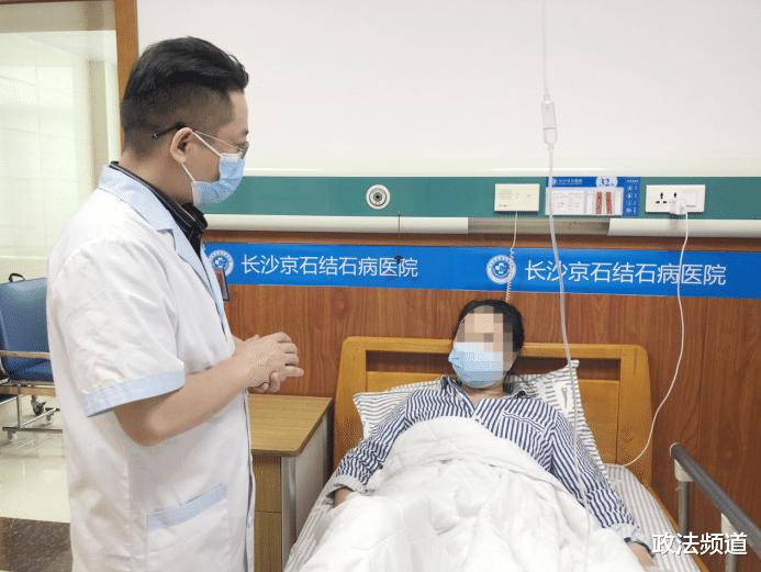 胆囊结石|闺蜜聚会自助餐吃到撑,女子体内胆结石被“引爆