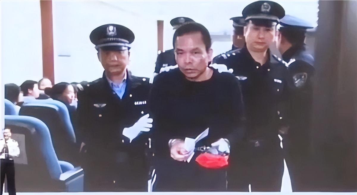 广东“第一毒村”覆灭,海陆空军队齐出动,美国误以为要打仗