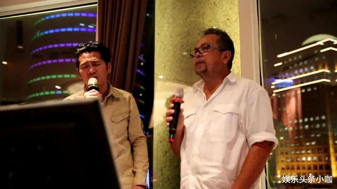 曹格|拉着新欢狂秀恩爱?他是真的放飞自我了!