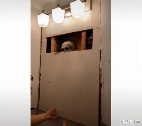 房屋装修时竟挖到“人骨”,身上还有一张字条