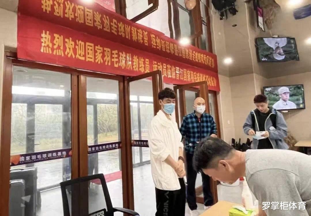 国羽|国羽惨败，张军被打脸+喊下课！石宇奇禁赛期提前解禁？罕见现身