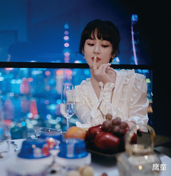 杨紫|杨紫自曝马上要进组，直播间表情包超萌，小猴紫又有新角色了