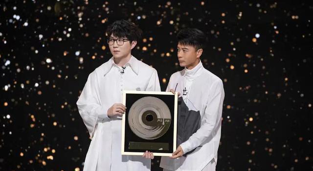 陈奕迅|《声生不息》选曲被指太保守，陈奕迅备受宠爱，观众更爱冷门新歌