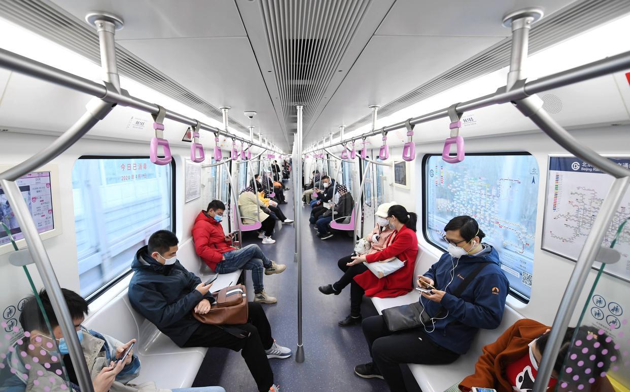 深圳“阳康”人员坐地铁拒戴口罩,不仅关乎道德更与契约精神有关