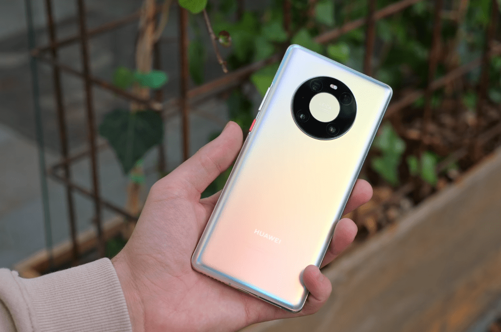 瀑布屏|华为知“错”能改,Mate50系列不再使用瀑布屏!