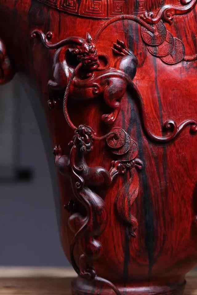 小叶紫檀|小叶紫檀整木掏挖雕刻而成的艺术品——九龙聚财.杯