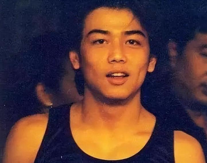 |演员杨烁:一段婚姻两个孩子,对妻子许下承诺,离婚就净身出户