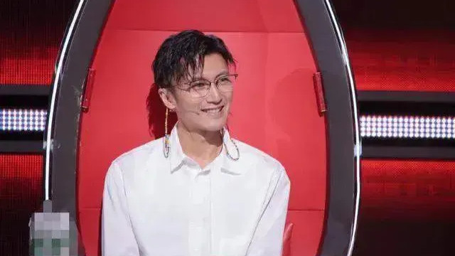 李健|一次，谢霆锋要加李健微信，可李健却说：“我手机加不了。”