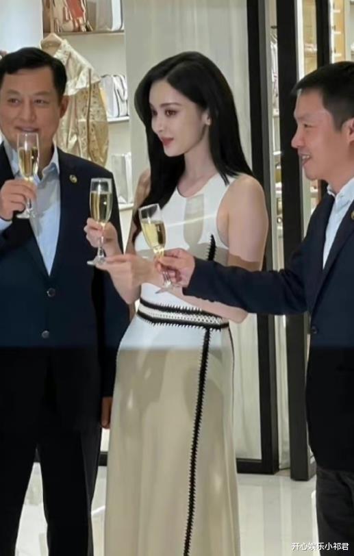 |古力娜扎活动生图曝光,吊带长裙加披肩长发,美到了我的心巴上