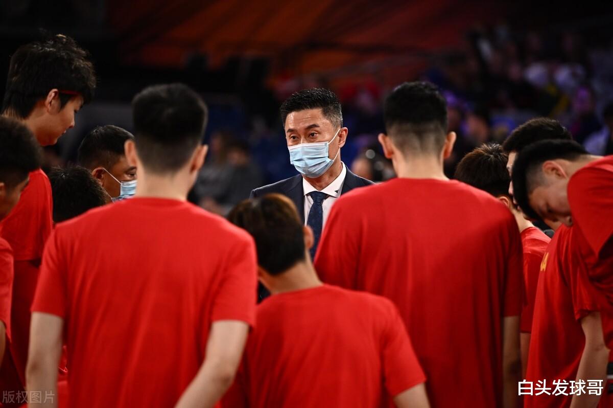 中国男篮|郭艾伦驰援亚洲杯，中国男篮压哨惊喜，周琦携总冠军后卫回归