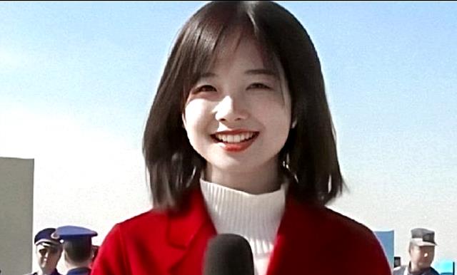 春晚|马凡舒“摇头晃脑”主持春晚,网友:她比王冰冰更漂亮