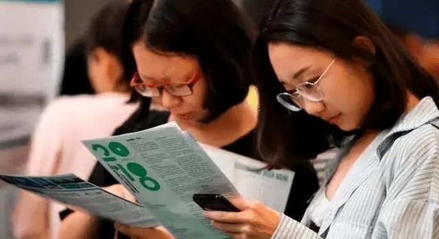 求职|985应届生找工作屡屡碰壁,家长吐槽儿子不上进,引发网友讨论