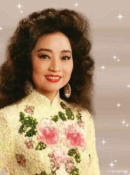 徐小凤|殿堂级天后徐小凤:宁分手不改国籍,春晚为她破例,古稀年仍未婚