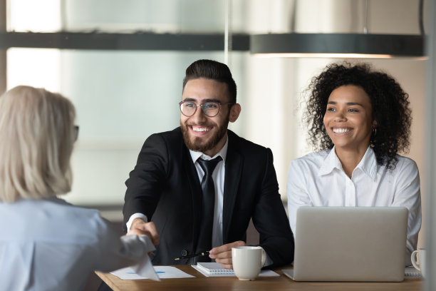 |求人办事的时候，学会说这三句客套话，对方才会心甘情愿帮助你