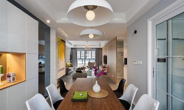 87平米北欧风两居室,全屋定制格子柜,玻璃镜面当背景墙,真漂亮