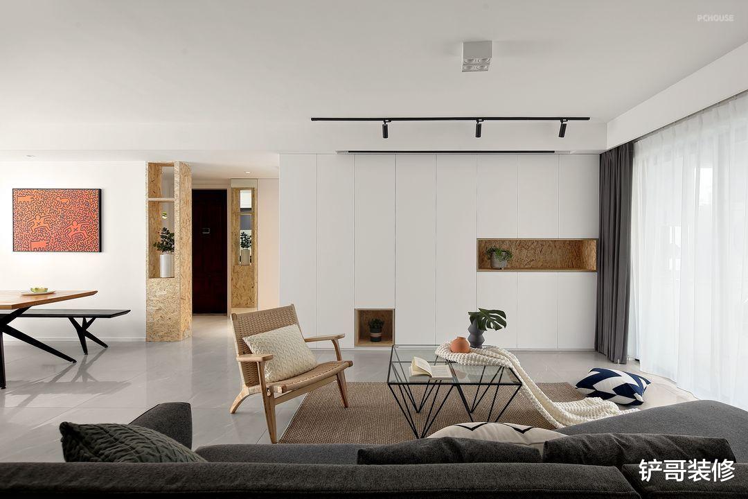 有为青年的家，以简约黑白灰为主，在家开放式办公太自由啦！