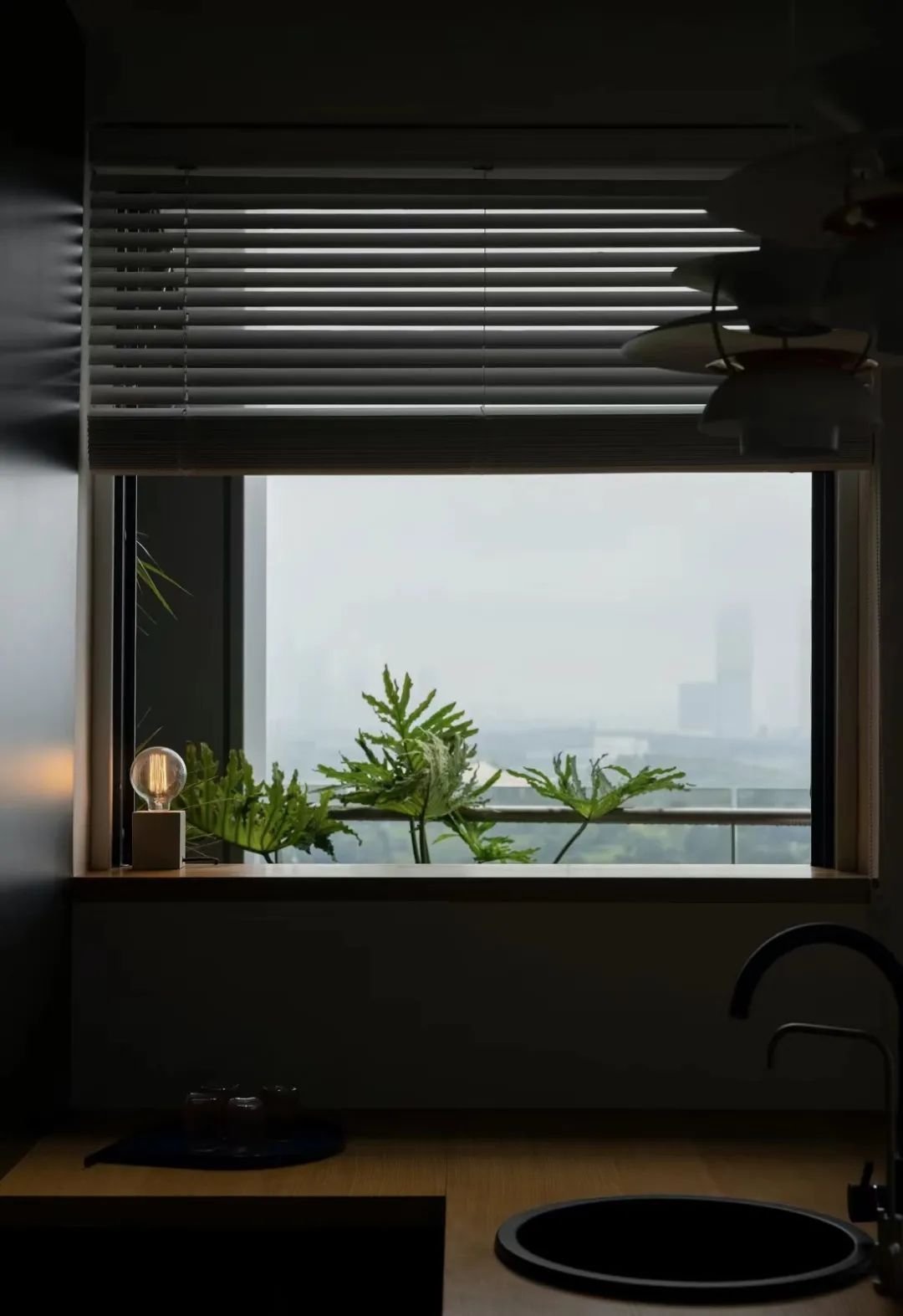 头一次见!141㎡居然把阳台做成吧台,满满人间烟火气~