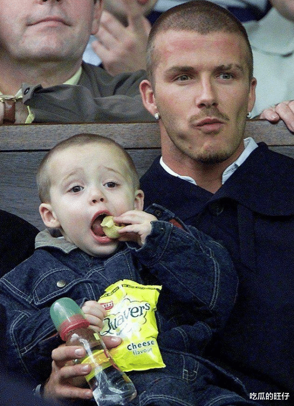 维多利亚|维多利亚也头疼？贝克汉姆多次出轨被逮，2个儿子长残还是恋爱脑