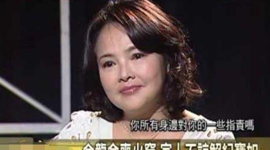 为赚钱被囚禁11年,被奶奶打“抑制生长针”,她被人性毁掉了一生