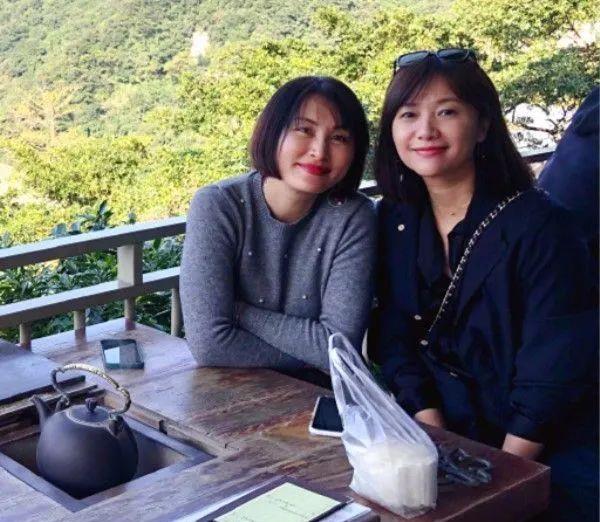 萝莉 徐静蕾剪萝莉短发伪装少女,47岁完全不见老,就是颈纹有点深