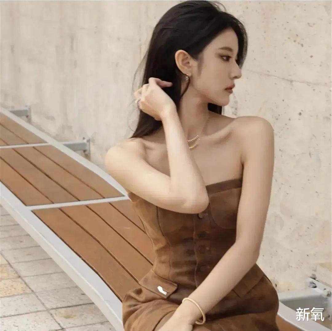 郝帅|表面留洋白富美,实则伪装学霸?美少女圈又有“新人”大火!