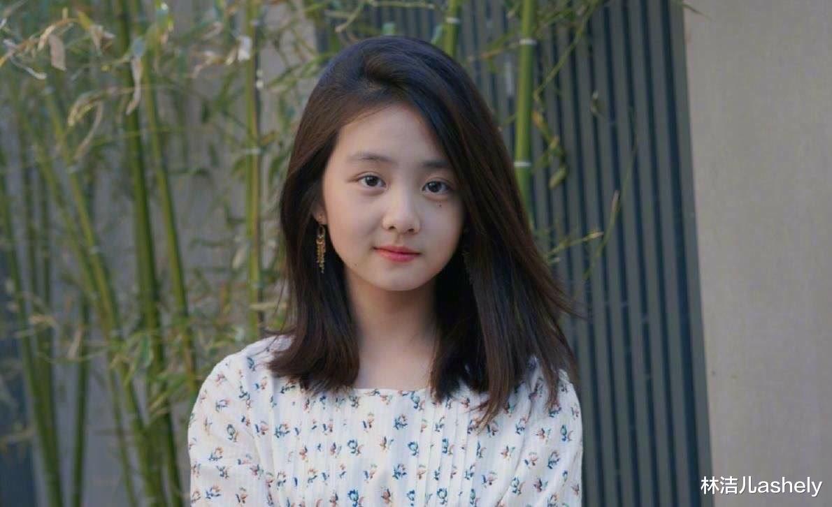 眼霜 黄多多剪短发上热搜，长发文艺，短发更俏皮，这是要美过妈妈的节奏？
