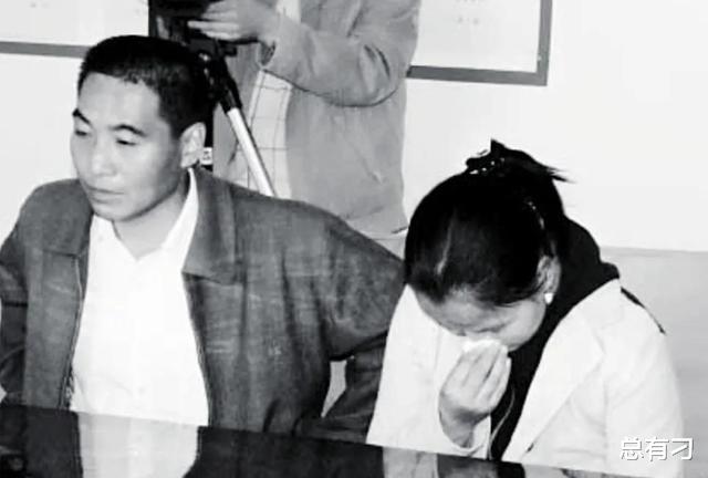 ?两家孩子被医院弄错了,10年后两对父母流泪的抉择