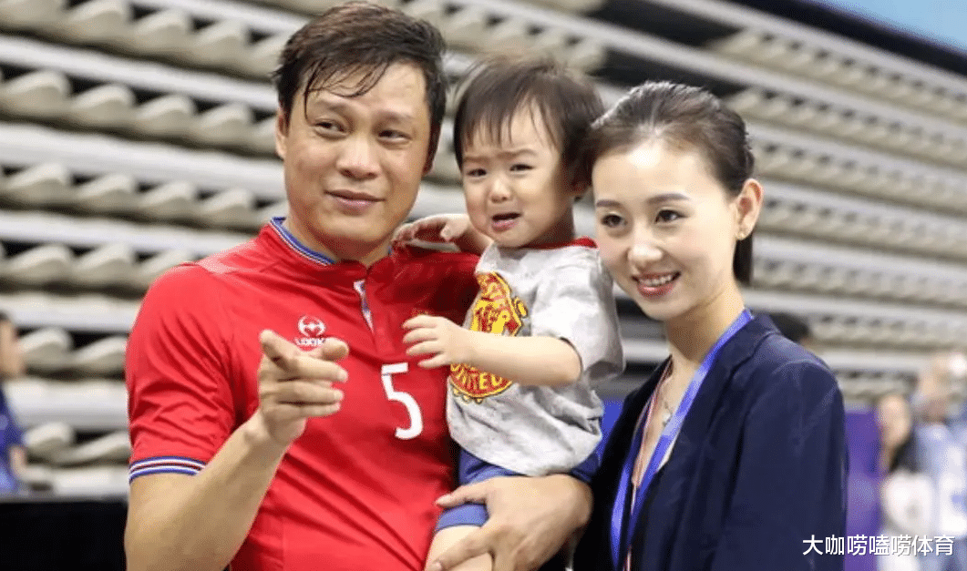 范志毅|浪漫!53岁范志毅送娇妻豪车,1米73美艳动人,比继女仅大13岁