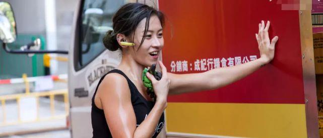 佟丽娅|香港“最美搬运工”朱芊佩:坚持干体力活10年,结婚后现在怎样了?