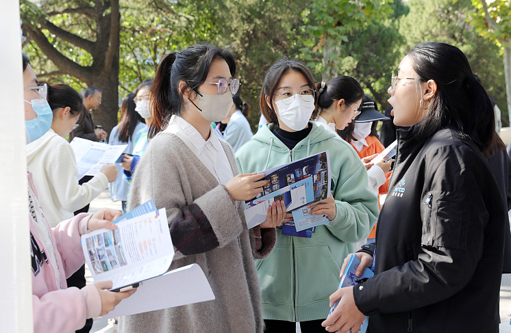 郑强|“找工作别挑三拣四”,郑强教授犀利点评,一句话“骂醒”年轻人
