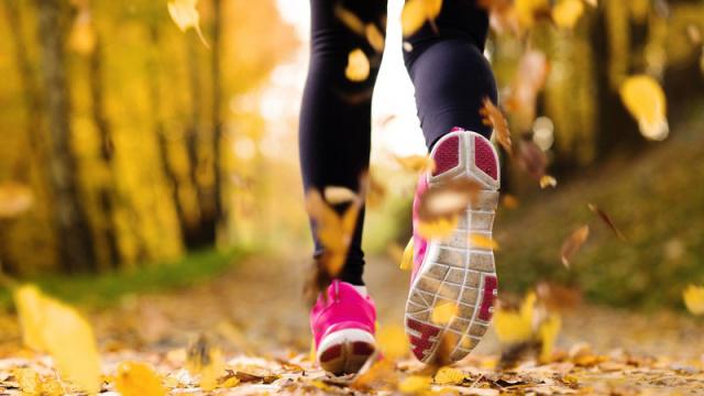 跑步|四五十岁的人，选择跑步锻炼身体，跑多快、跑多长距离就合适？