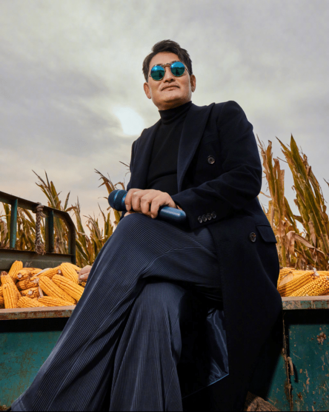 陈萌|大衣哥儿子朱小伟办婚礼,陈萌穿中式婚服,拿捧花遮挡小腹疑怀孕