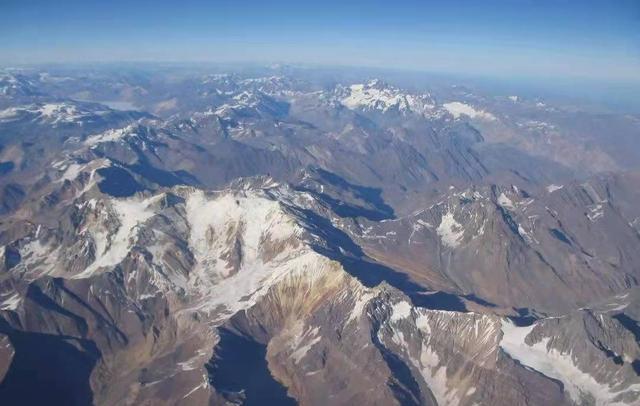 乌拉尔山脉事件:9名青年在雪山死状异常,相机记录下诡异照片