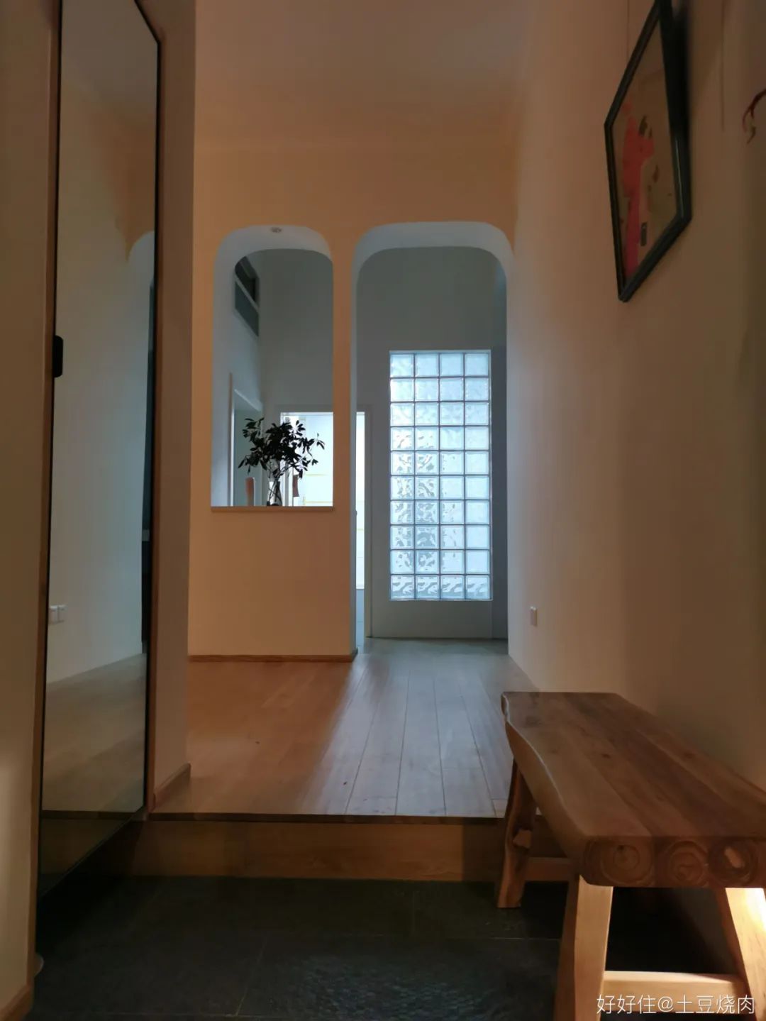 凭空造个多功能储物间?没玄关的户型都该看看她家