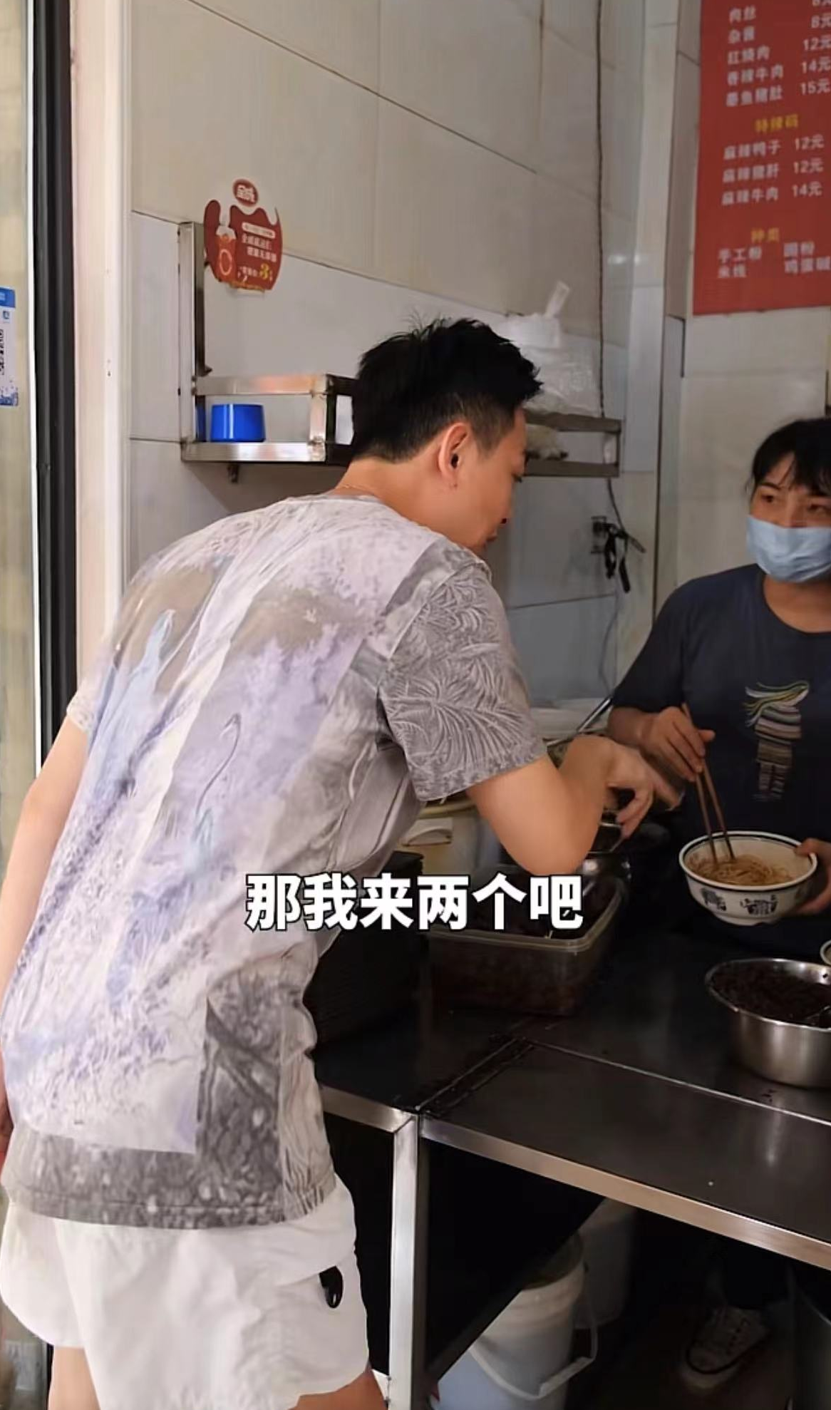 43岁知名港星搬家至湖南!住出租屋不嫌廉价,吃8块钱一份快餐