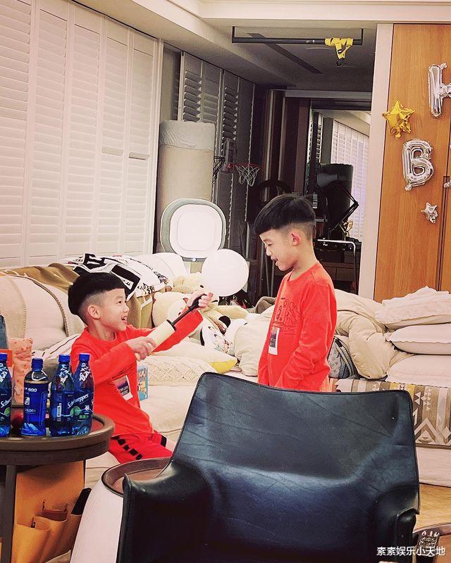 范玮琪|范玮琪为飞飞翔翔庆祝7岁生日,两个孩子很健壮,更像父亲陈建州