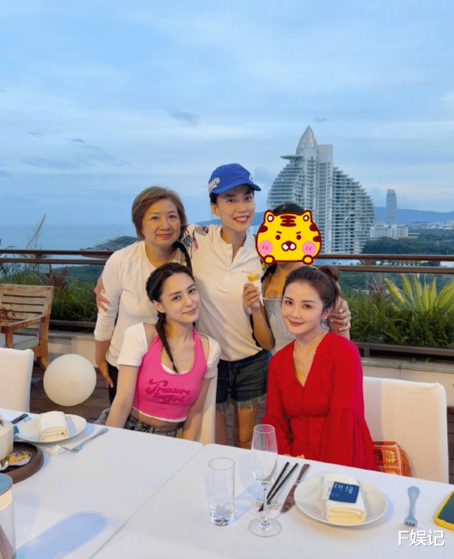 霍汶希|霍汶希生日与女儿，还有蔡卓妍钟欣潼容祖儿到三亚旅游庆生