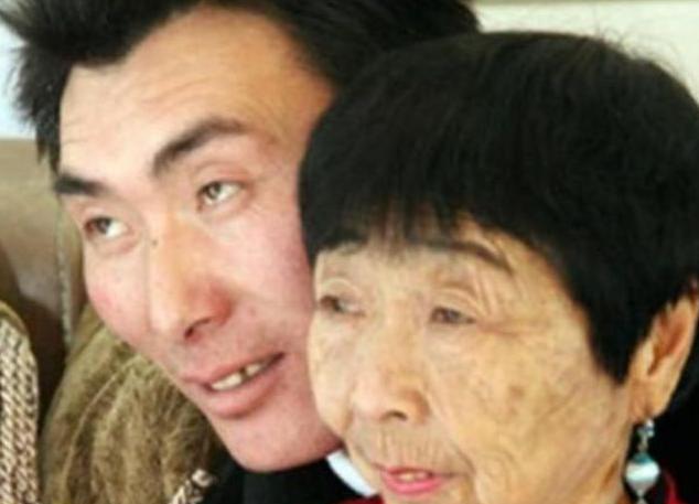 86岁马玉琴成摇钱树?重病未愈被拖着营业,面色苍白被疑时日无多