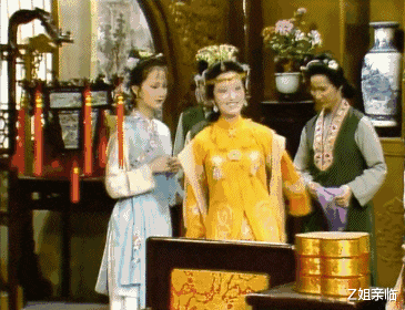 王熙凤|同样是演“王熙凤”，把邓婕和刘晓庆放在一起对比，差距一目了然