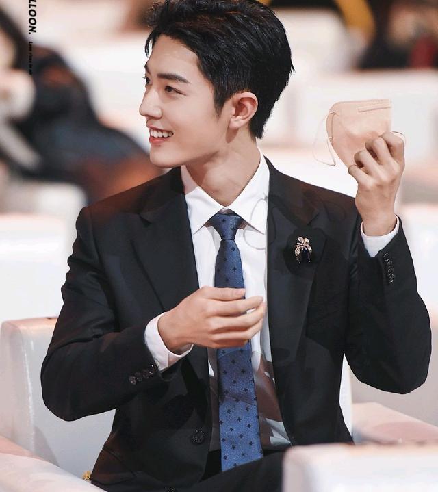 肖战|肖战作品获企鹅“财报”点名！《玉骨遥》编剧赞肖战：仙人之姿