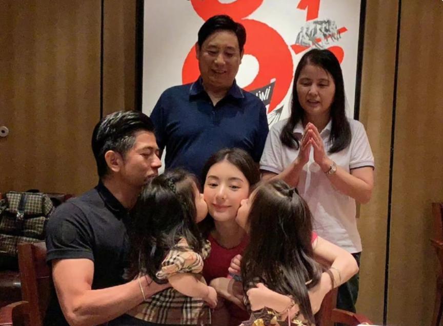 郭富城|郭富城带家人用餐！手指路人发飙霸气十足，小肚腩突出被侃太矮小