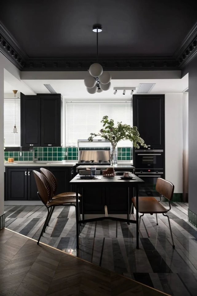 121平新房,复古风的设计,绿色的点缀,装饰出高雅格调