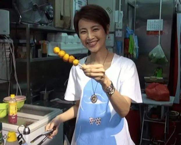 香港小姐|8位港姐窘况：有人抵押皇冠还债，有人菜市场摆摊，个个风光不再